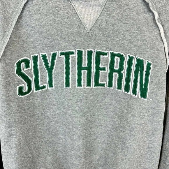 Harry Potter Wizarding World Universal Studios Slytherin Sweatshirt Size XS - Picture 2 of 6